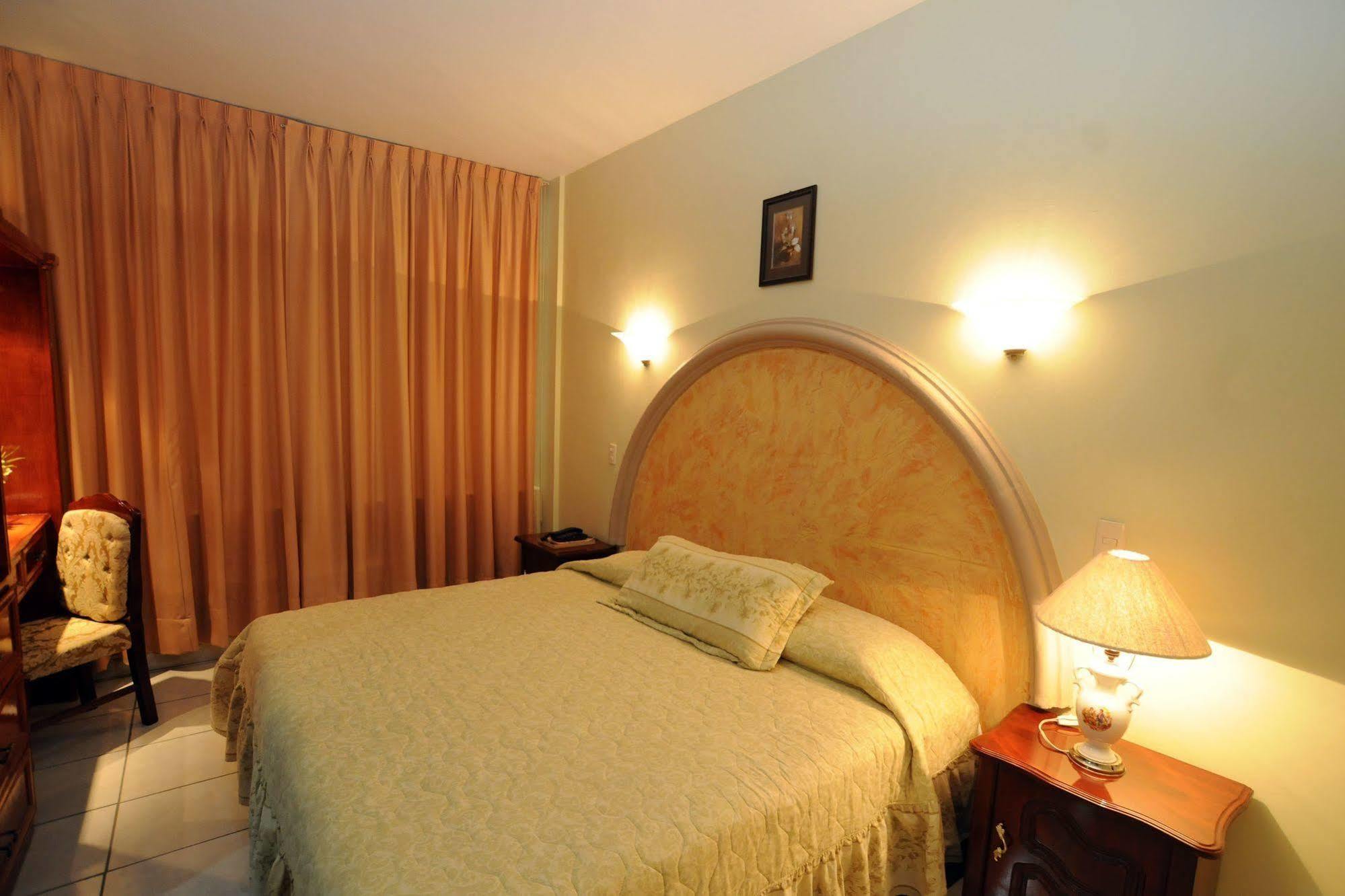 Hotel Plaza Sahuayo Extérieur photo
